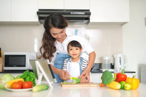 Happy Family Kitchen Mother Child Daughter Preparing Vegetables Fruit — Stock Photo, Image