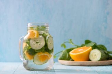 Sebze ve meyve suyu detoks. Sağlıklı beslenme diyet ve kilo kaybı.