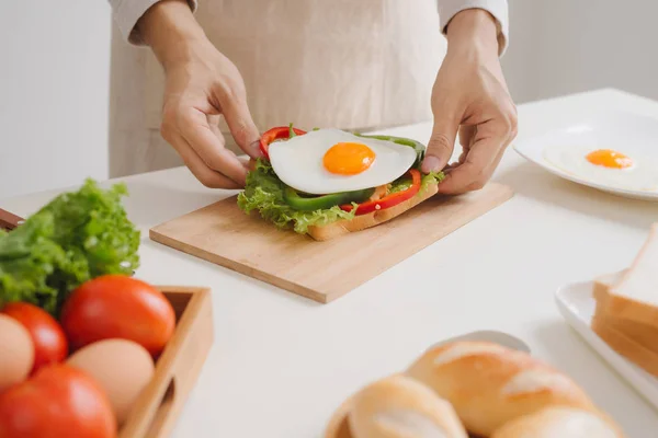 Hands Man Prepare Breakfast Sandwich Poached Eggs — Stock Photo, Image