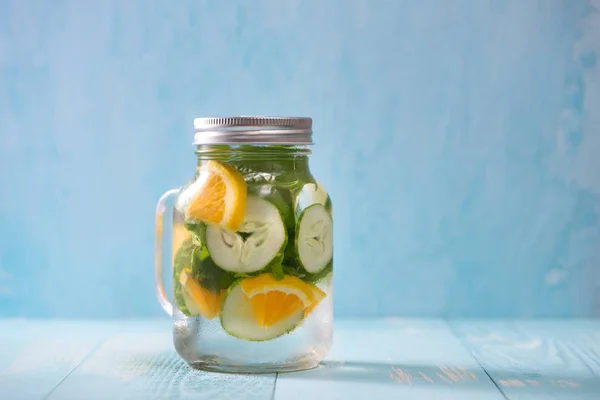 Detox Water Dengan Sayuran Dan Buah Buahan Diet Sehat Makan — Stok Foto