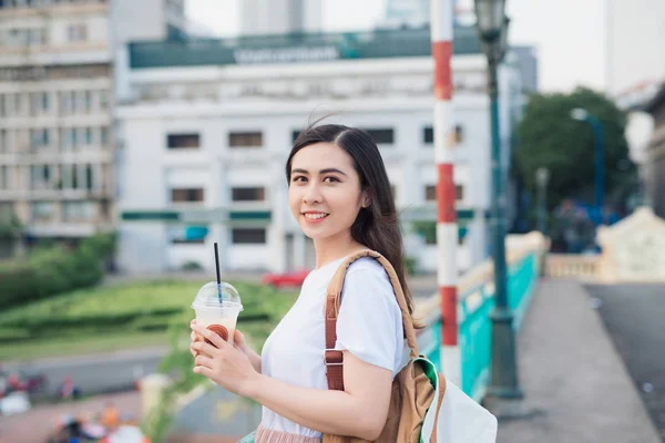 Young Beautiful Girl Standing Bridge City View Coffee Cup Her — Stock Photo, Image