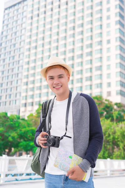 Jonge Aziatische Reizen Backpacker Plezier Stad — Stockfoto