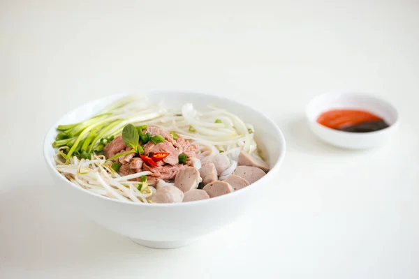 Geleneksel Vietnam Pho Noodle Bir Kase — Stok fotoğraf
