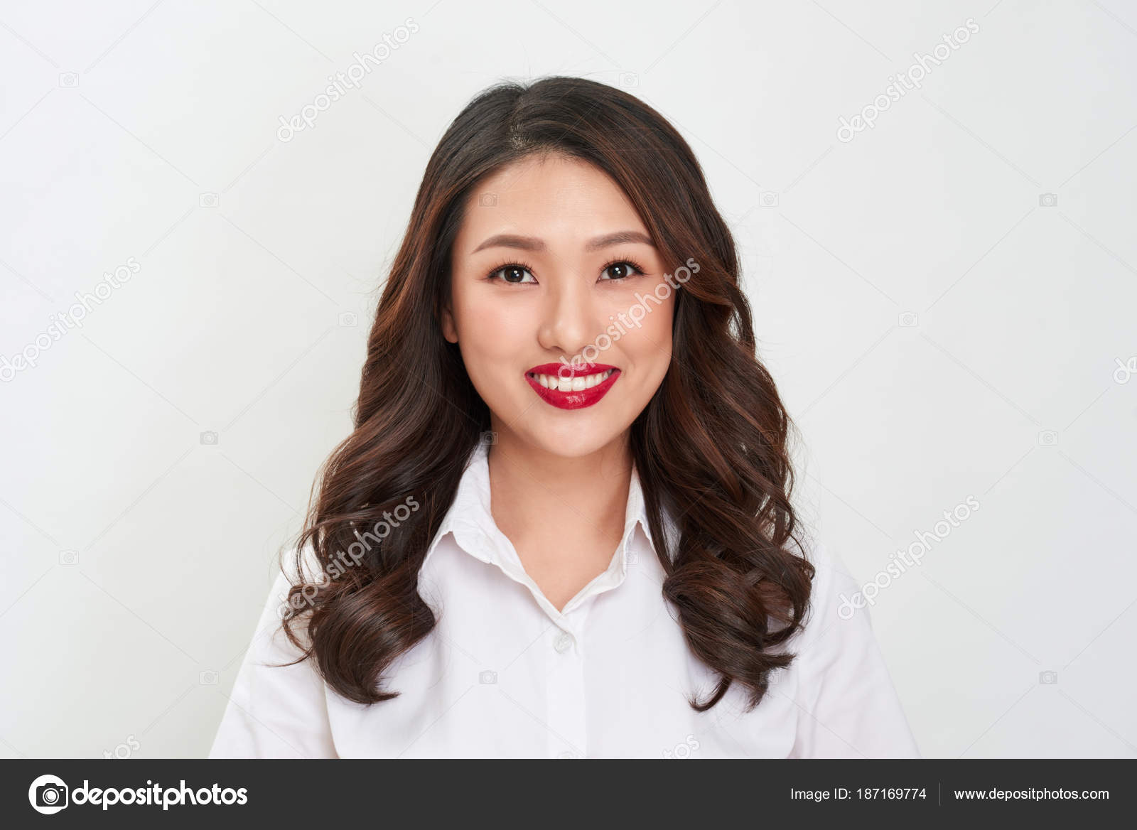 パスポートの写真 アジアの笑顔の女性の肖像画 ストック写真 C Makidotvn