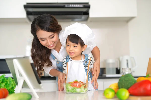 Cute Little Girl Her Beautiful Mother Drinking Milk Eating Cookies — Stock Photo, Image