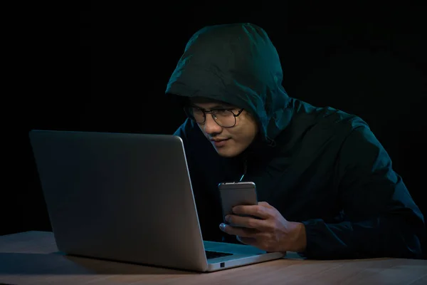 Hacker Mit Kapuzen Cyber Kriminalität Mit Handy Internet Hacken Den — Stockfoto
