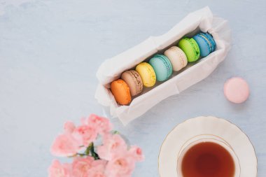 Fransız tatlı için öğleden sonra kahve molası ile görev yaptı..