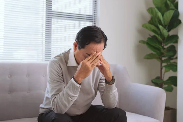 Senior Man Having Headache Sitting Couch Home — Stock Photo, Image