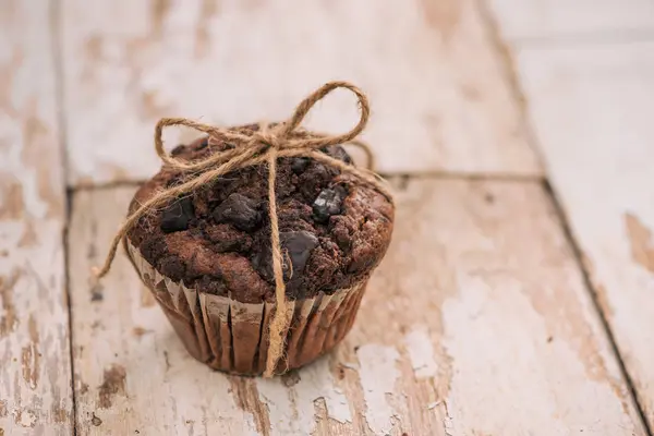Delicioso Muffin Chocolate Casero Sobre Mesa Madera Blanca Listo Para —  Fotos de Stock