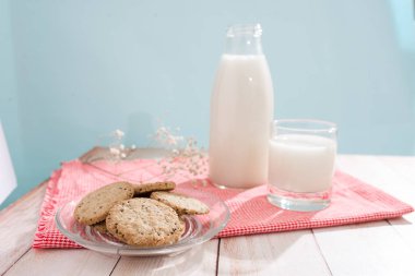 Süt ve süt ürünleri. Süt ve kurabiye pasta organik Kahvaltı.