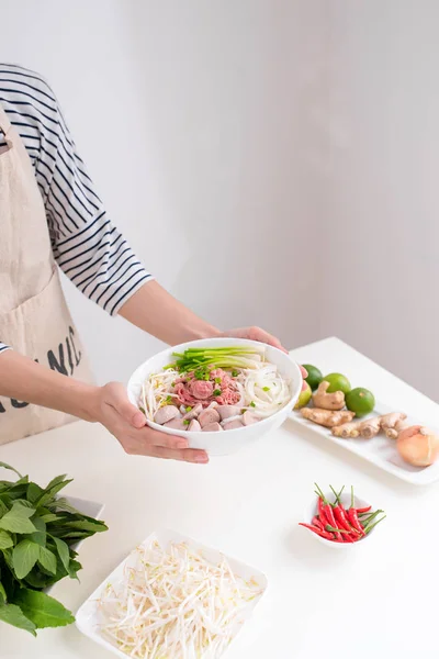 Female Chef Prepare Traditional Vietnamese Soup Pho Herbs Meat Rice — Stock Photo, Image