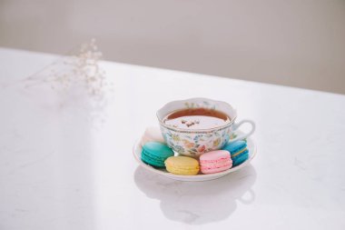 İçin Fransızca macaroons ile öğleden sonra çay servisi 