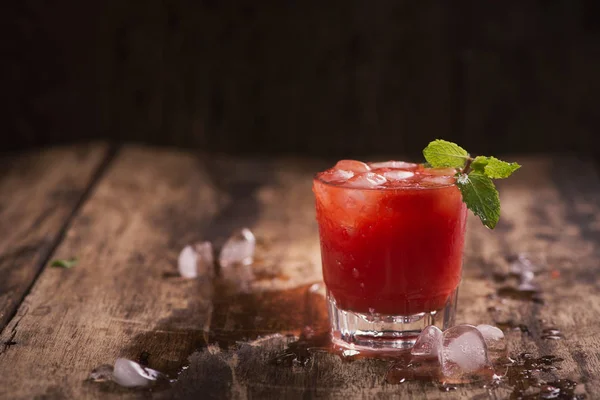 Erfrischender Sommer Wassermelonensaft Glas Auf Holztisch — Stockfoto