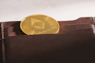 Metal ethereum kahverengi deri cüzdan. Bitcoin - modern sanal