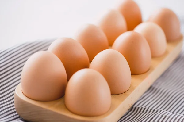 Ферма Сирі Свіжі Яйця Упаковці Сірому Столі Інгредієнт Приготування Сніданку — стокове фото