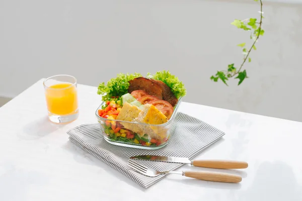 Φαγητό Στο Γραφείο Υγιεινό Γεύμα Για Εργασία Royalty Free Φωτογραφίες Αρχείου