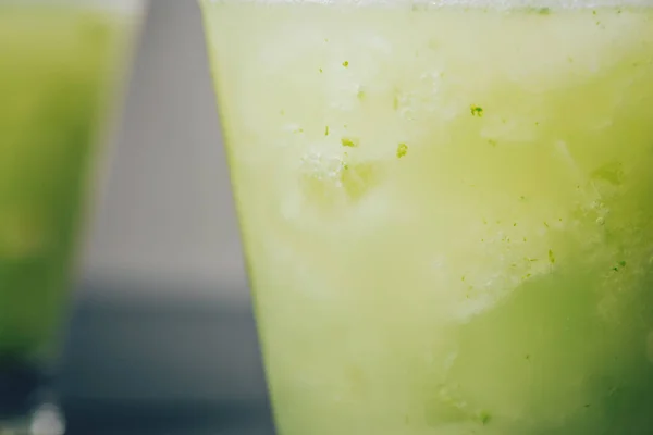 Vasos Jugo Cóctel Con Lima Menta Hielo Bar Accesorios Bebidas — Foto de Stock