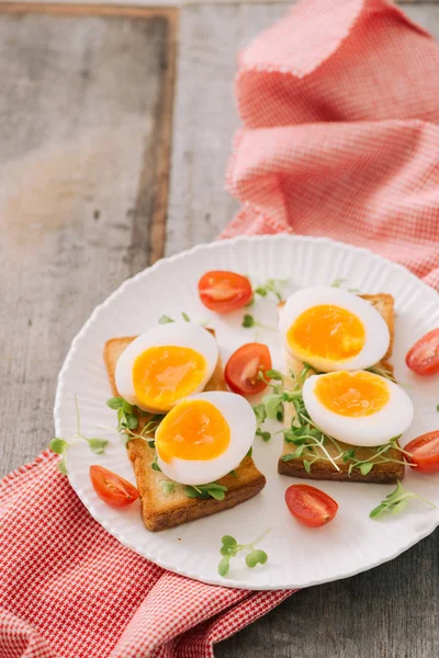 Freshly Boiled White Egg Wooden Board Healthy Fitness Breakfast — Stock Photo, Image