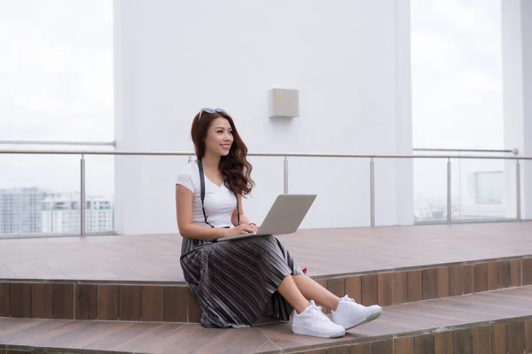 Attractive Young Asian Woman Using Laptop Park — Stock Photo, Image