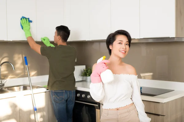 Jong Aziatisch Paar Werken Keuken — Stockfoto