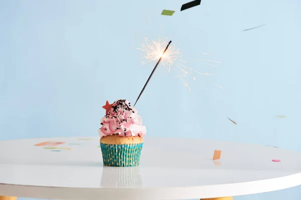 Singolo Sparkler Cupcake Blu Wal — Foto Stock
