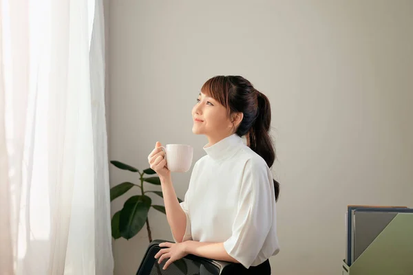 Schöne Junge Asiatische Frau Kaffee Trinken — Stockfoto