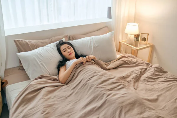 Beautiful Young Woman Sleeping Bed — Stock Photo, Image