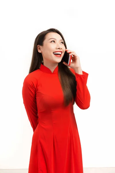 Una Atractiva Joven Vietnamita Haciendo Una Llamada Telefónica —  Fotos de Stock