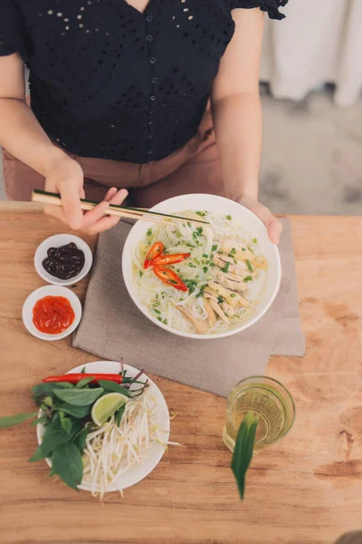 Vietnam Usulü Erişte Çorbası Ile Asya Yemeği — Stok fotoğraf