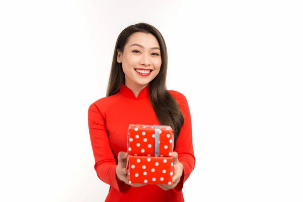 Mujer Vestido Tradicional Vietnamita Sosteniendo Una Caja Regalo Para Unas —  Fotos de Stock