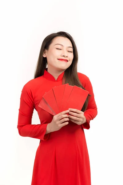 Азійська Дівчина Традиційному Одязі Взяти Червоні Конверти Місячний Новий Рік — стокове фото