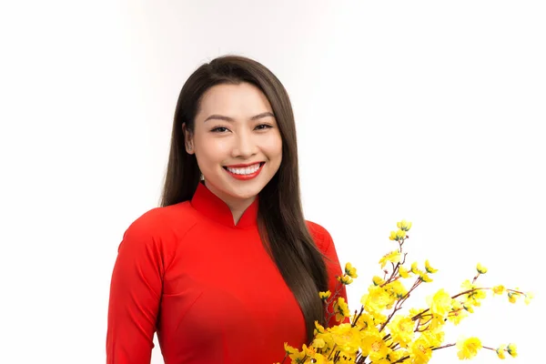 Mulher Bonita Roupa Asiática Dai Segurando Flores Damasco Sorrindo — Fotografia de Stock