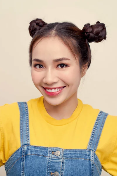 Cerca Foto Hermosa Increíble Mujer Asiática Sonríe Aislado Sobre Fondo —  Fotos de Stock