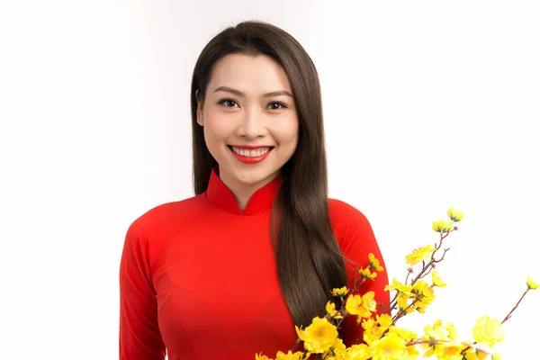 Mulher Asiática Vermelho Tradicional Vestido Vietnamita Segurando Buquê Flor Damasco — Fotografia de Stock