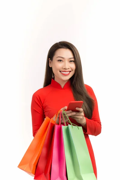 Vietnamita Ragazza Abito Tradizionale Dai Utilizzando Smartphone Shopping Online Nuovo — Foto Stock