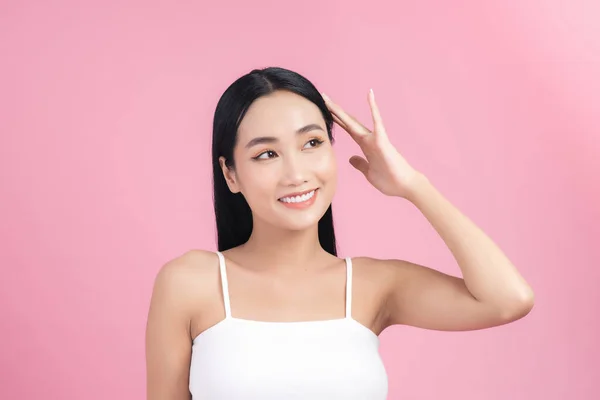 Joven Hermosa Mujer Asiática Cuidando Cabello Retrato Belleza Maquillaje Natural —  Fotos de Stock