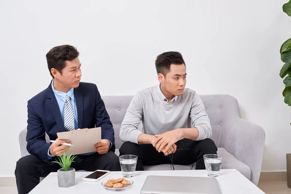 Listen Asian Man Wrinkling Forehead While Looking His Therapist — Stock Photo, Image