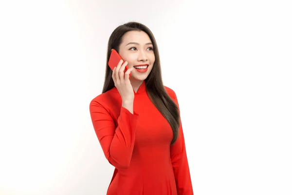 Vietnamesische Frau Telefoniert Während Des Mondneujahres Tet Urlaub — Stockfoto