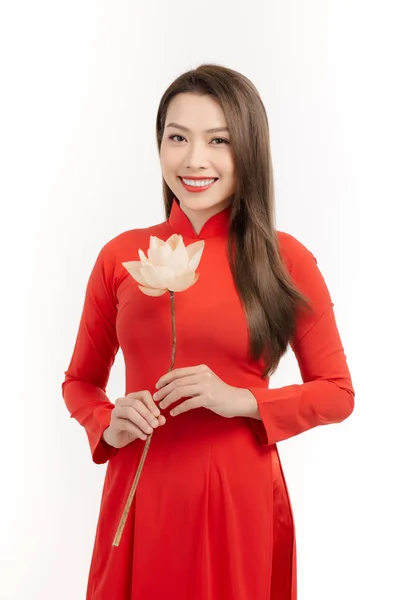 Menina Vietnamita Segurando Uma Flor Lótus Dai Vestido Longo Vietnamita — Fotografia de Stock