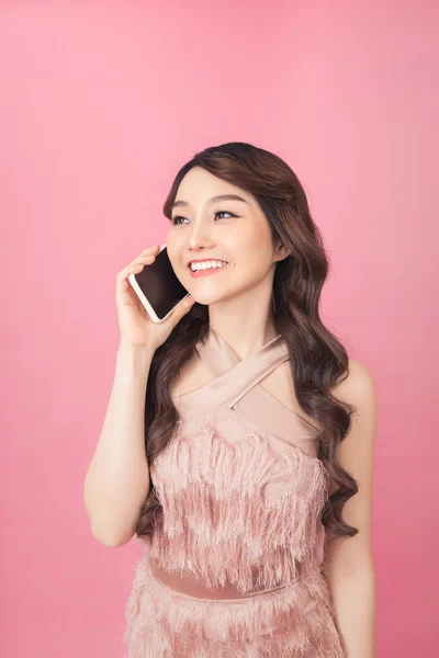 Linda Retrato Jovem Asiático Mulher Falar Inteligente Telefone Sorriso — Fotografia de Stock
