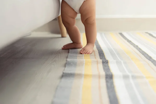 Close Toddler Girl Legs Standing Floor — Stock Photo, Image