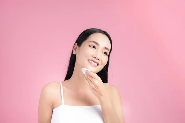 Mujer Asiática Usando Algodón Feliz Sonrisa Hermosa Mujer Joven Limpieza —  Fotos de Stock