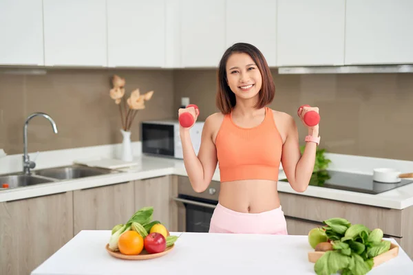 Young Asian Woman Holding Dumbell Wearing Sportive Clother Kitchen — Stock Photo, Image