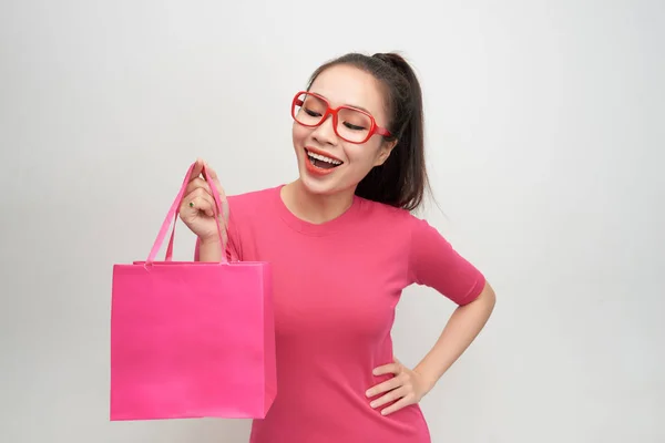 Mujer Alegre Compras Paquetes Color Rosa — Foto de Stock