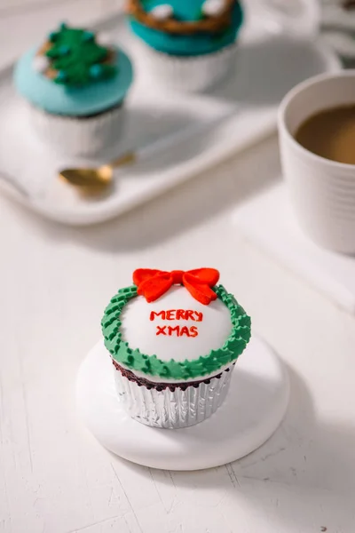 Saisonale Festliche Weihnachtliche Mini Dessert Cupcakes Traditionellen Rot Grünen Dekorativen — Stockfoto