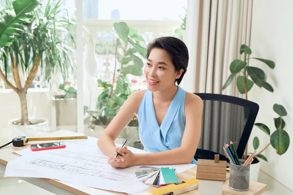 Arquitectura Mujer Trabajando Azul Imprimir Concepto Espacio Trabajo — Foto de Stock