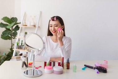 Yüze toz uygulama, öğretici makyaj