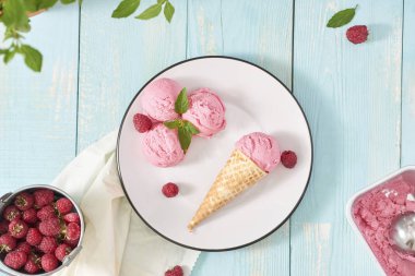 Lezzetli bir külahta dondurma