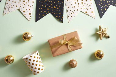 Süslü Noel kompozisyonu. Düz. Yat. Boşluğu kopyala