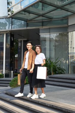 Mutlu Çift Alışveriş Merkezi Konsepti 